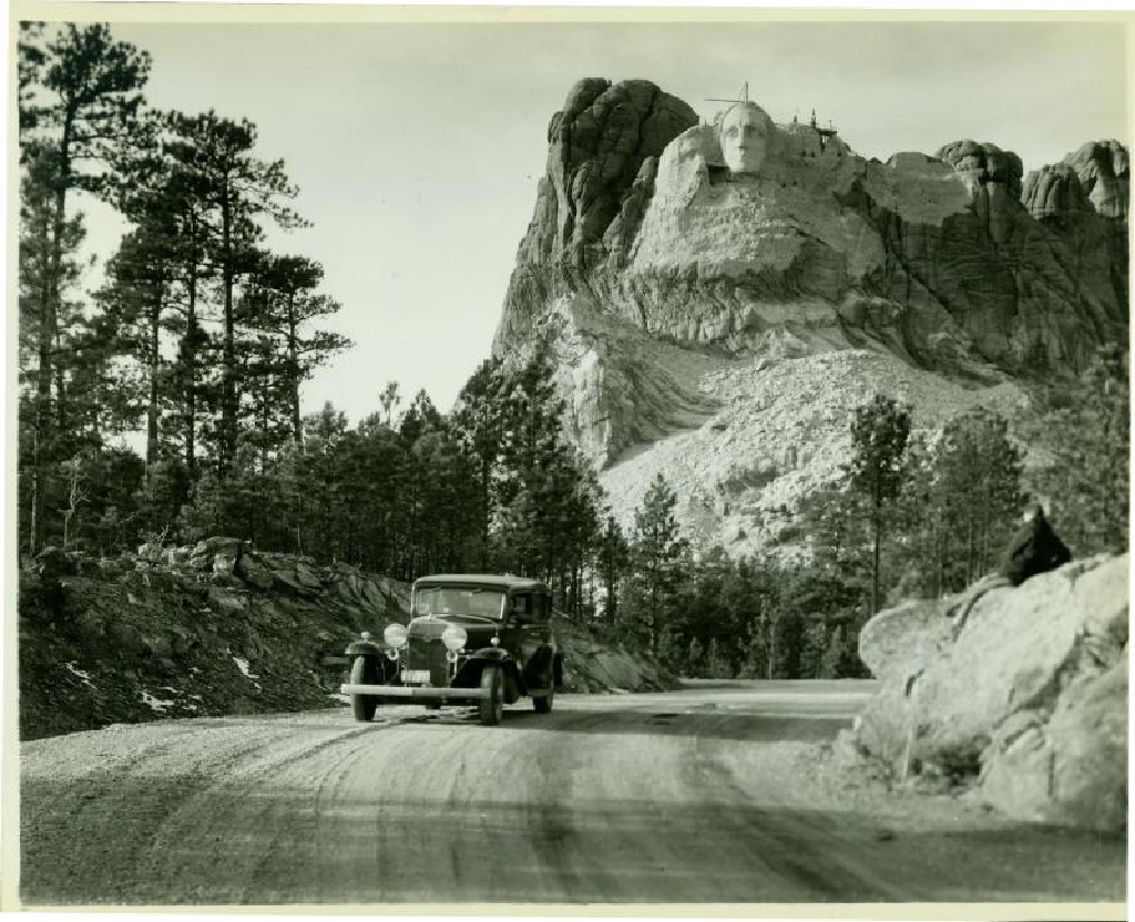 Black-Hills-SD/1024x768_Mount_Rushmoreconstruction 10.jpg